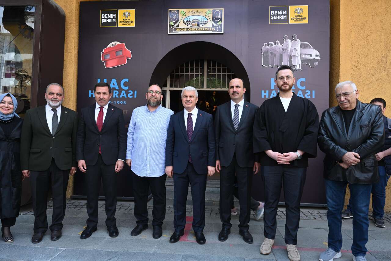 Konya’da Cumhuriyet Dönemi Hac Yolculukları ve Hatıraları Sergisi açıldı 10